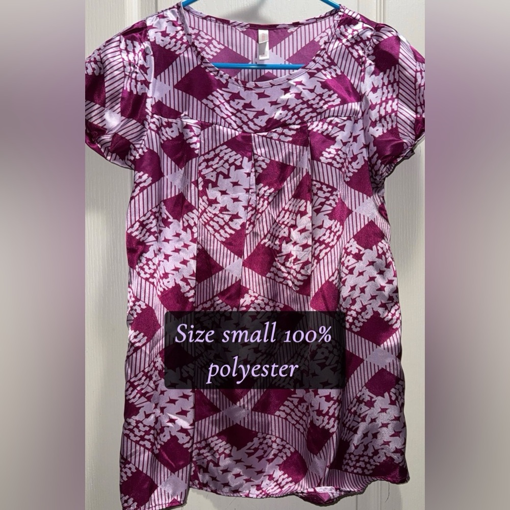 Geometric Purple and White Top Small